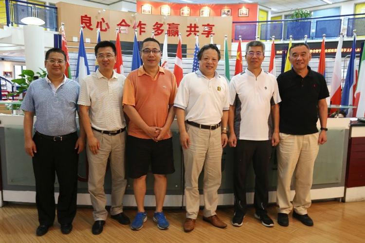 自费出国留学中介服务分会副理事长兼秘书长鄂学文先生发起组织的留学
